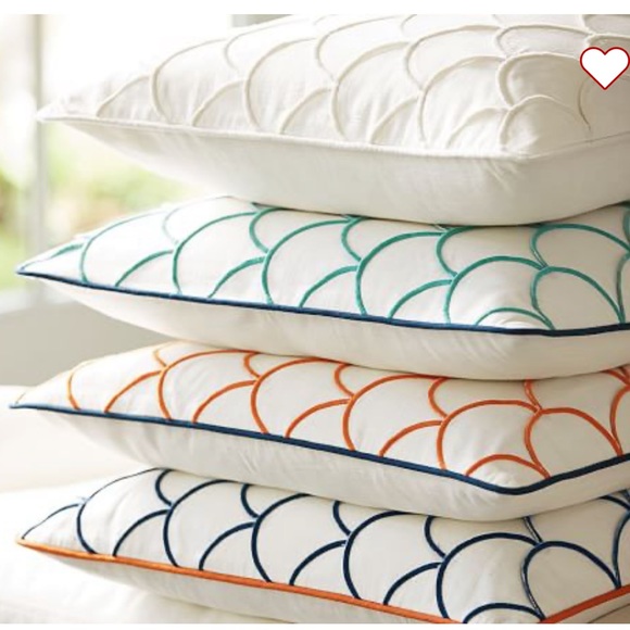 Pottery Barn Scallop Embroidered Pillow Cover - Picture 6 of 6